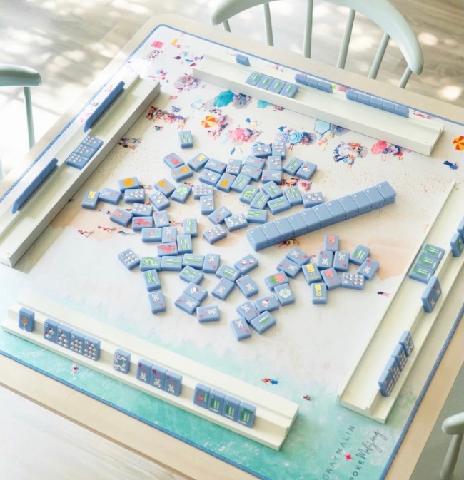 Pastel Blue Mini Mahjong Set: Cute Portable Game for Gatherings & Travel